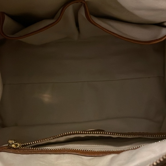 STUNNING 🤩 Tory Burch 2 way cognac leather rock stud bag with removable strap. - Picture 10 of 14